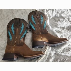 NWT Women's Brown & Turquoise Boots